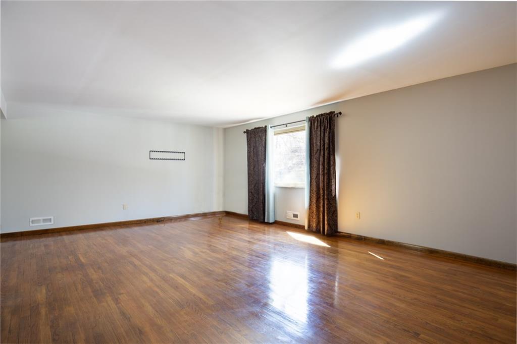 1433 Beulah Road Pittsburgh, PA 15235 - Photo 6 of 22 Living Room