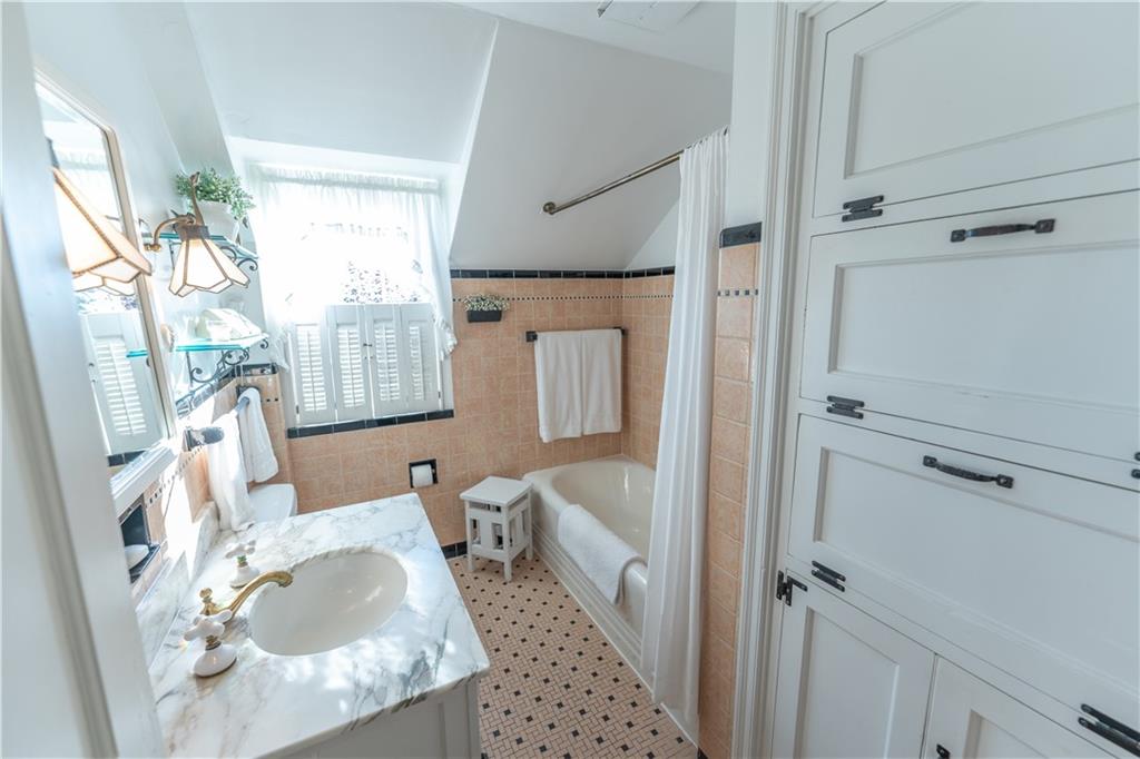 18 Roxbury Road Pittsburgh, PA 15221 - Photo 17 of 25 Gallery Image 17