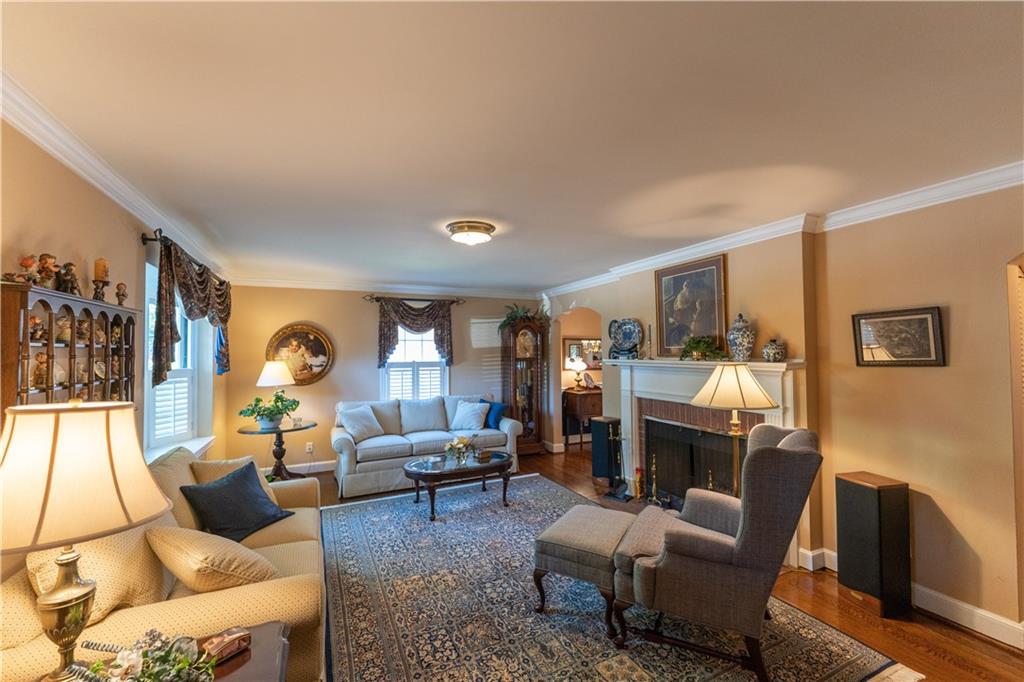 18 Roxbury Road Pittsburgh, PA 15221 - Photo 3 of 25 Gallery Image 3