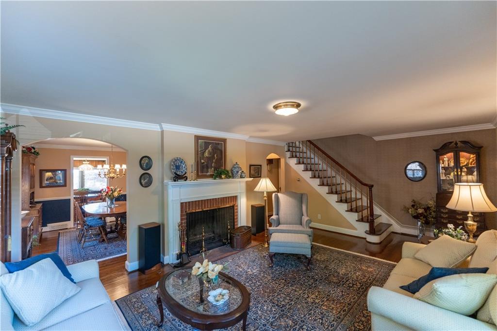18 Roxbury Road Pittsburgh, PA 15221 - Photo 4 of 25 Gallery Image 4