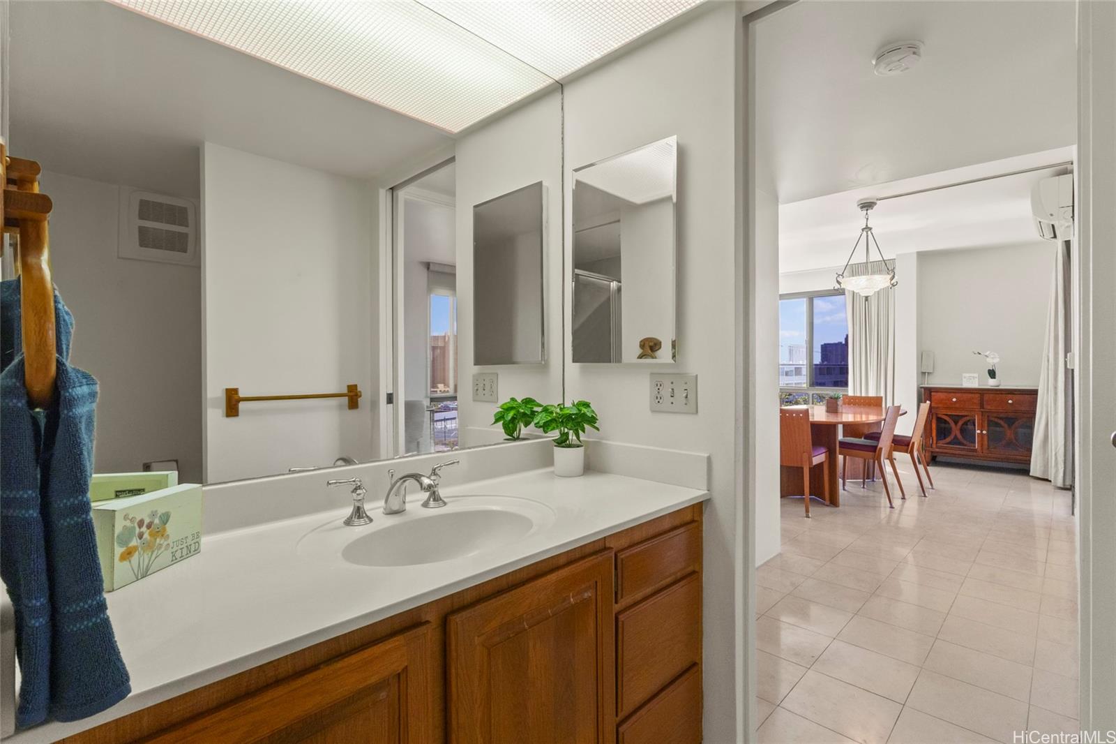 217 Prospect Street, Unit D11 Honolulu, HI 96813 - Photo 13 of 25 a en suite bathroom with a double vanity sink and a mirror
