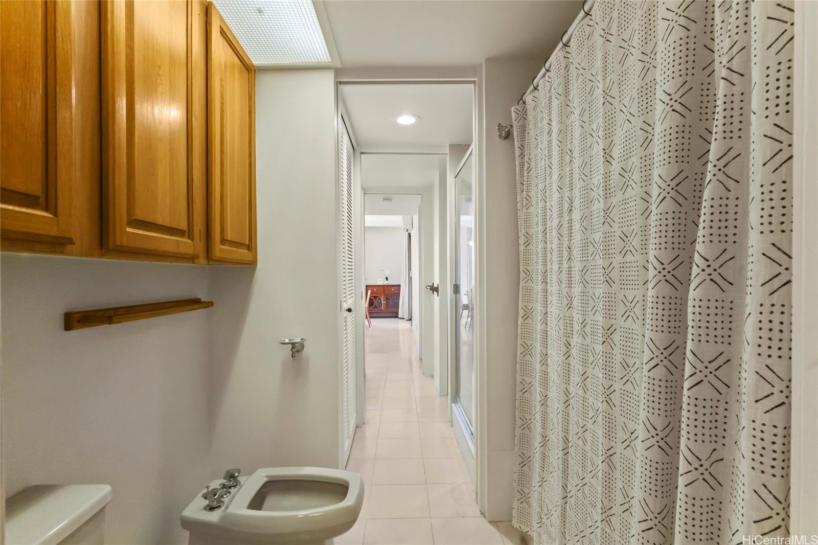 217 Prospect Street, Unit D11 Honolulu, HI 96813 - Photo 14 of 25 a bathroom with a toilet and shower