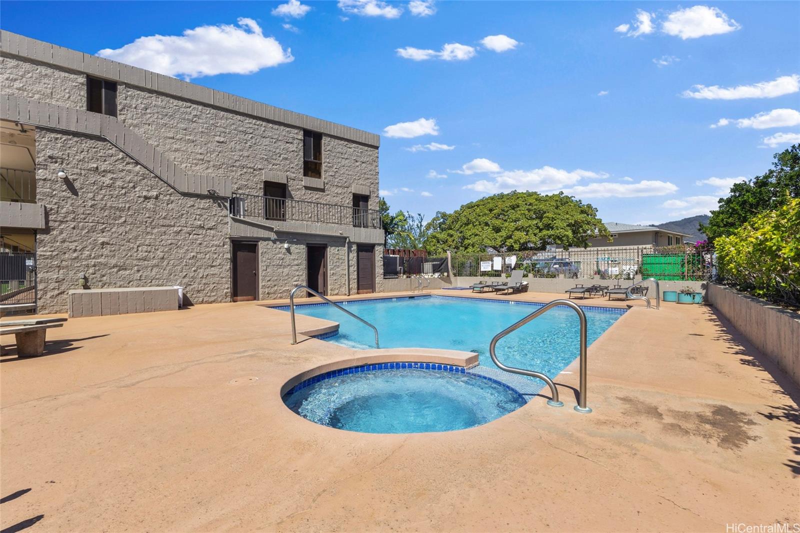 217 Prospect Street, Unit D11 Honolulu, HI 96813 - Photo 24 of 24 a view of a house with a backyard