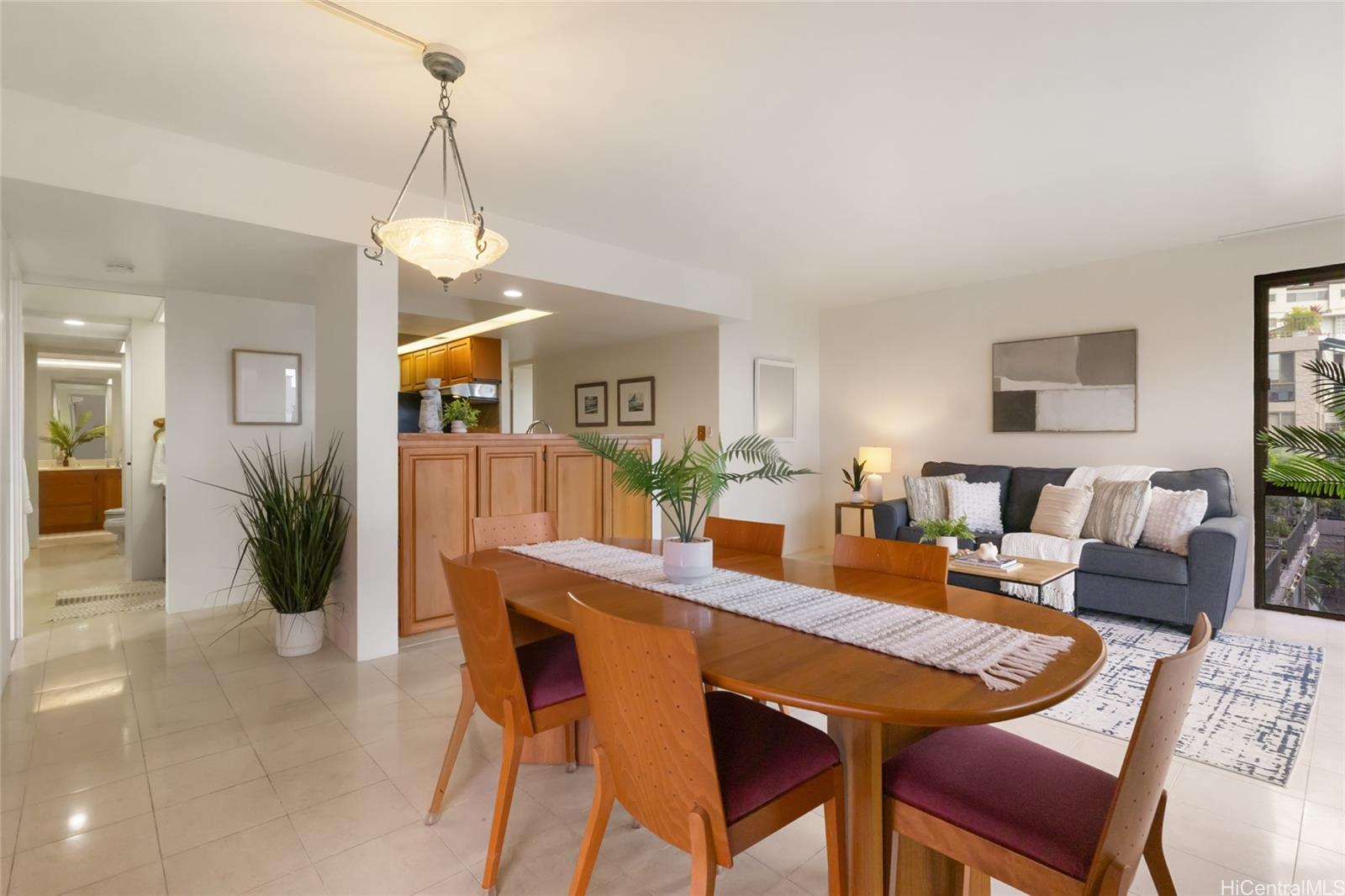 217 Prospect Street, Unit D11 Honolulu, HI 96813 - Photo 6 of 24 a view of a dining room with furniture