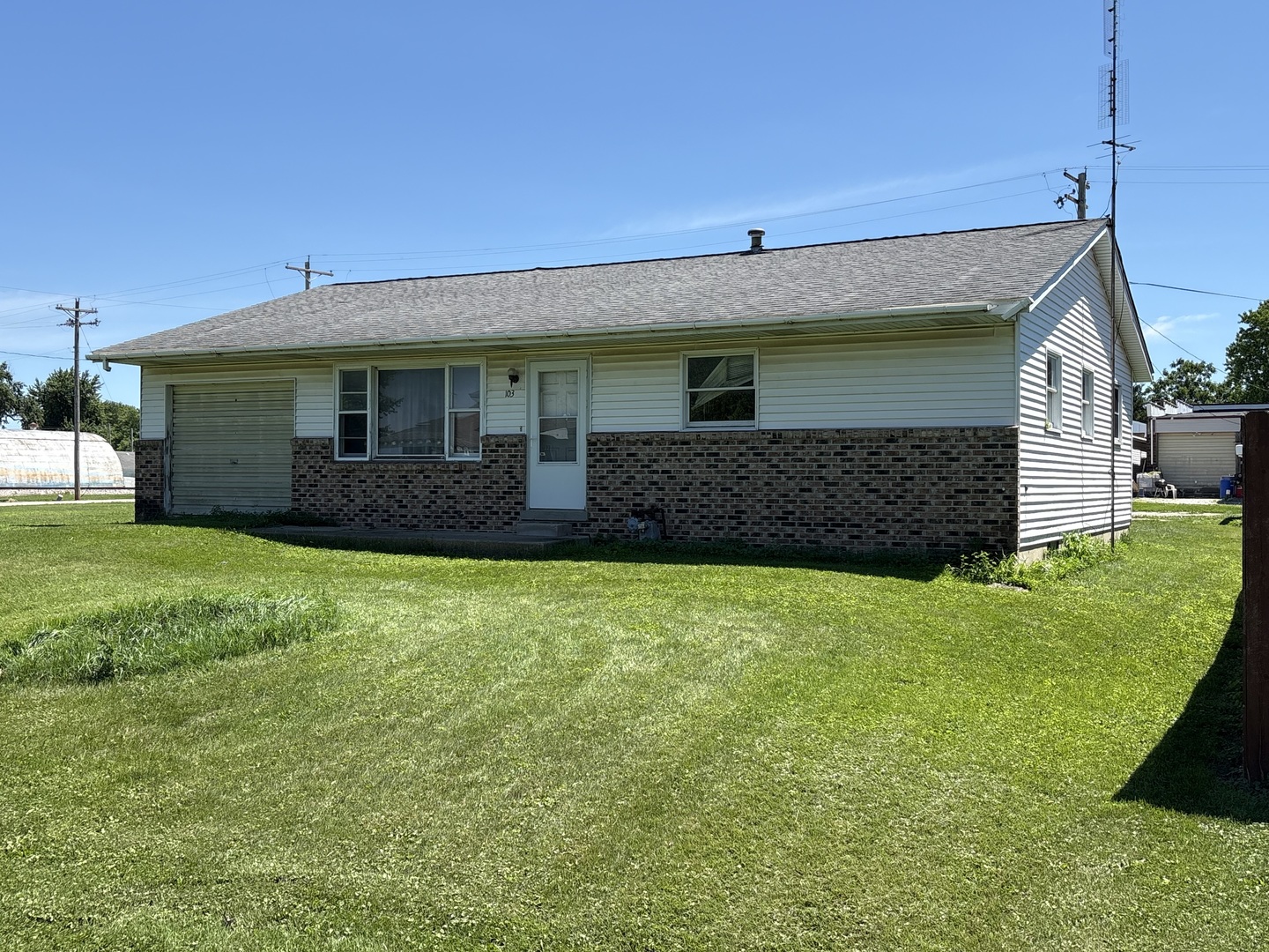 103 North High Street Ellsworth, IL 61737 - Photo 3 of 10