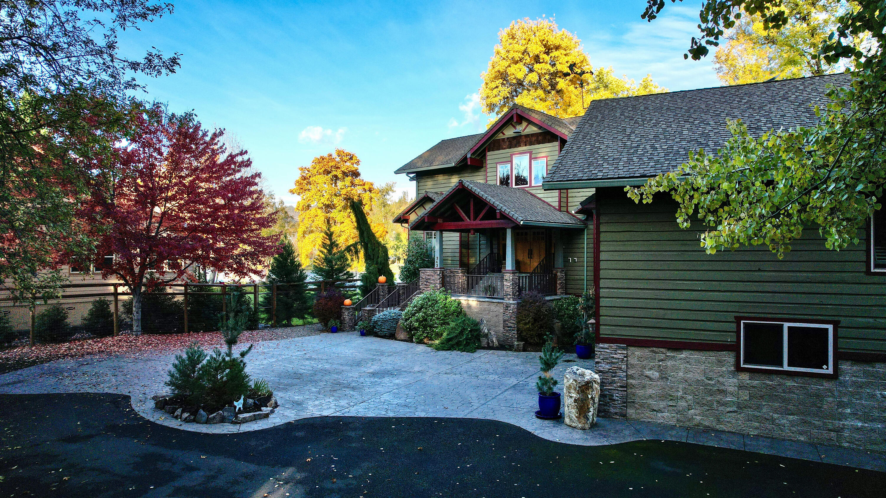 343 Rene Drive Shady Cove, OR 97539 - Photo 117 of 152 343 Rene Fall (10)