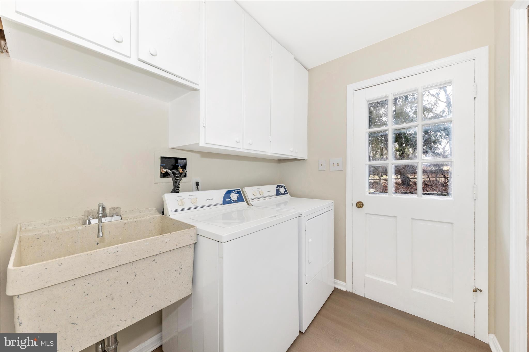 5815 Meadow Road Frederick, MD 21702 - Photo 22 of 55 a utility room with dryer and washer