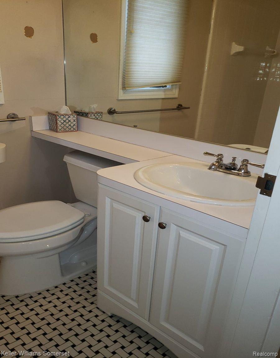 1954 Graefield Road Birmingham, MI 48009 - Photo 17 of 32 Gallery Image 17