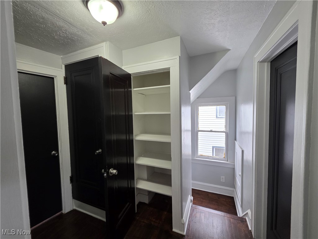991 Helmsdale Road Cleveland, OH 44112 - Photo 14 of 39 Gallery Image 14