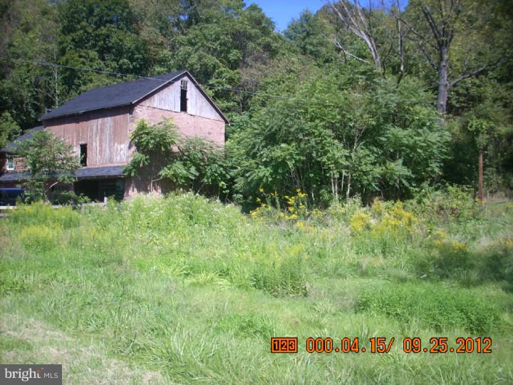 645 Kulp Road Pottstown, PA 19465 - Photo 3 of 5 Barn