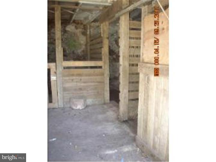 645 Kulp Road Pottstown, PA 19465 - Photo 4 of 5 Barn