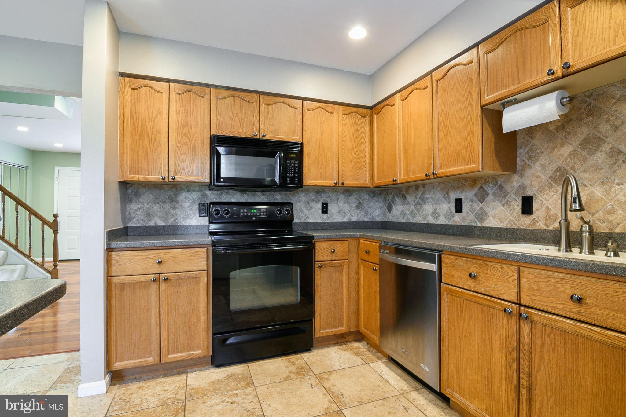 25714 Woodfield Road Damascus, MD 20872 - Photo 11 of 34 Eat-In Kitchen