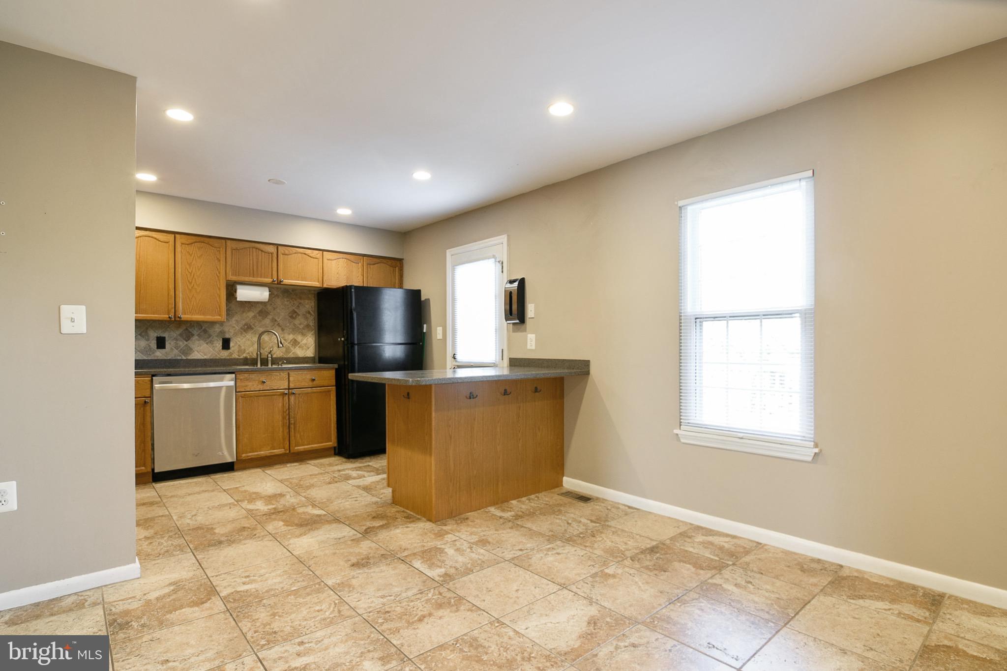 25714 Woodfield Road Damascus, MD 20872 - Photo 7 of 34 Eat-In Kitchen