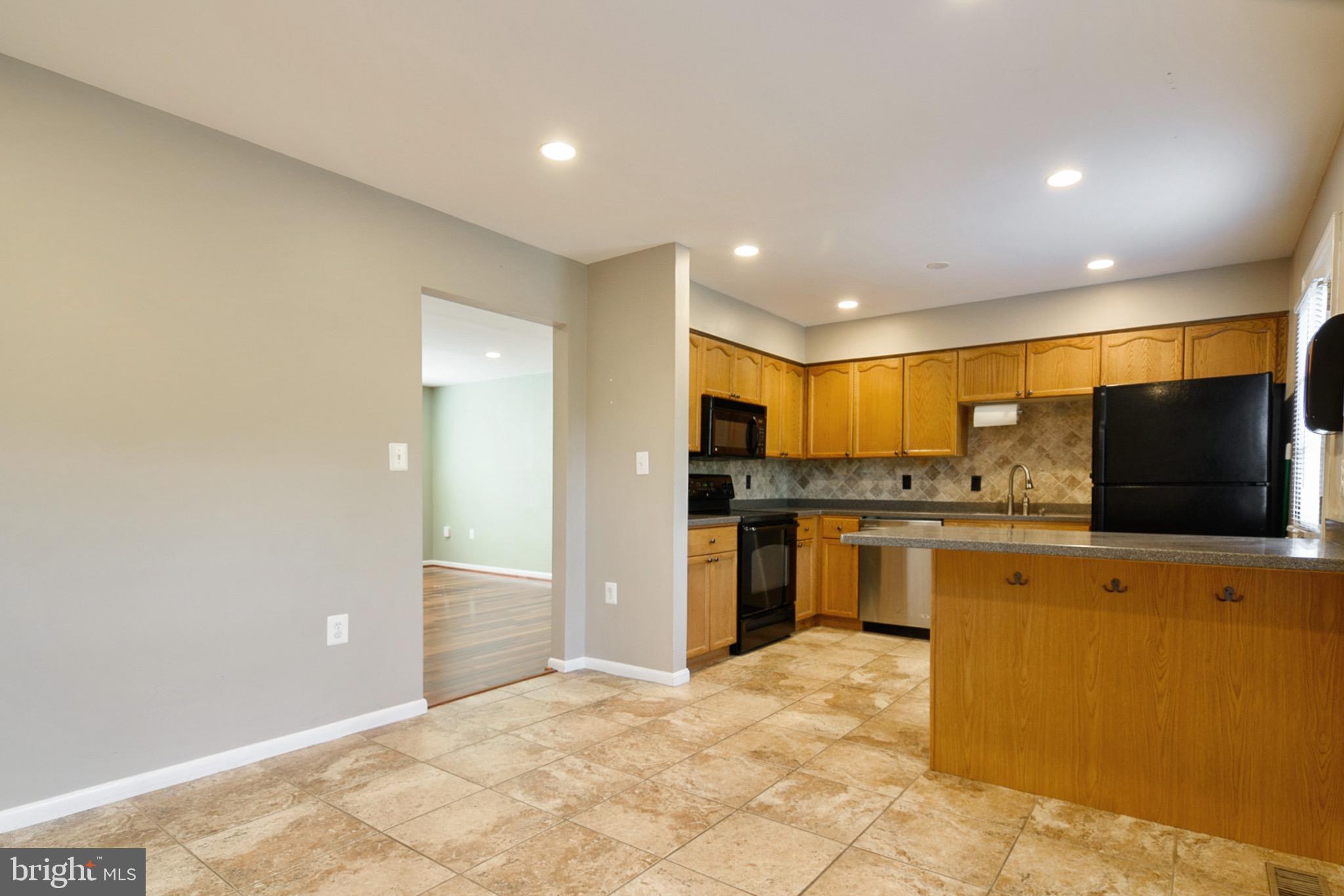 25714 Woodfield Road Damascus, MD 20872 - Photo 8 of 34 Eat-In Kitchen
