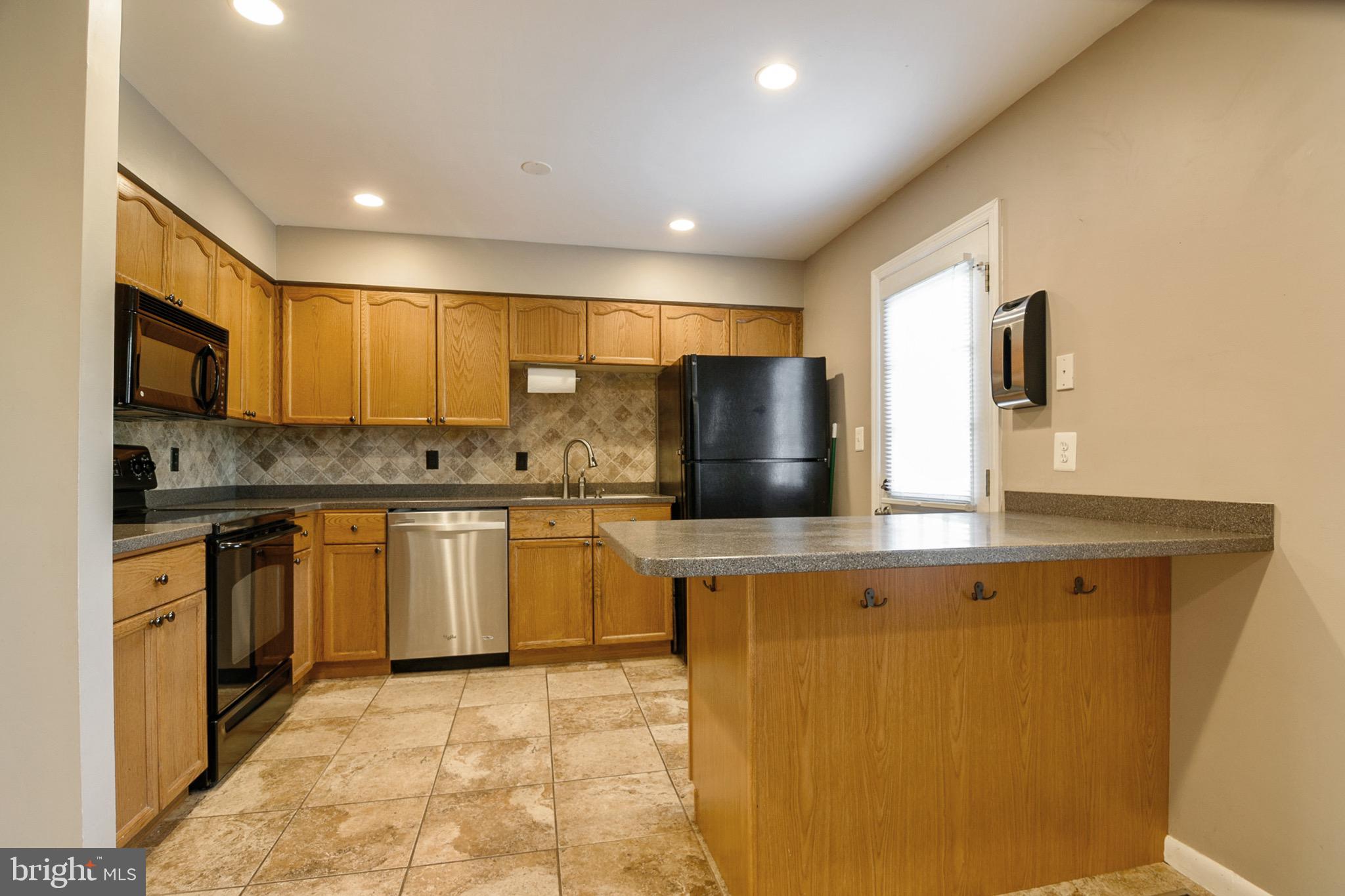 25714 Woodfield Road Damascus, MD 20872 - Photo 9 of 34 Eat-In Kitchen