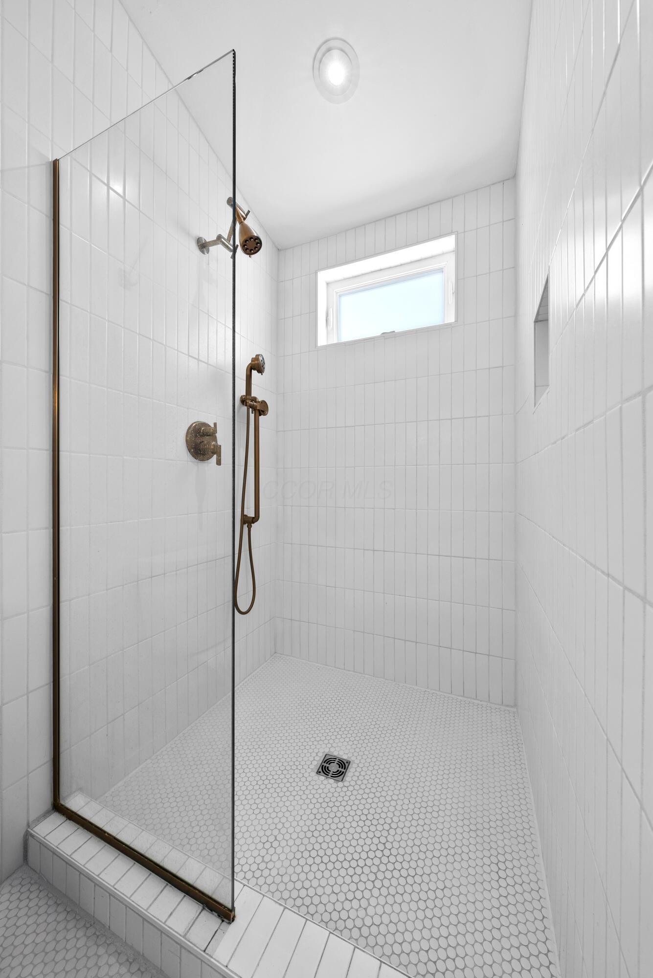 2887 Zollinger Road Columbus, OH 43221 - Photo 20 of 48 DSC04399