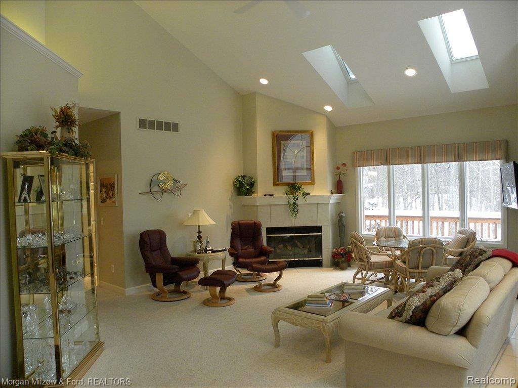 7257 Rabbit Ears Pass, Unit 35 Clarkston, MI 48346 - Photo 9 of 20 Vaulted GR w/FP