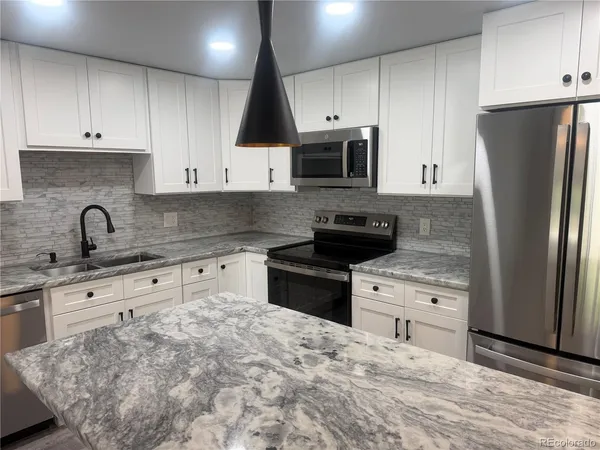 $2,100 | 13952 East Marina Drive, Unit 104, Aurora, CO 80014