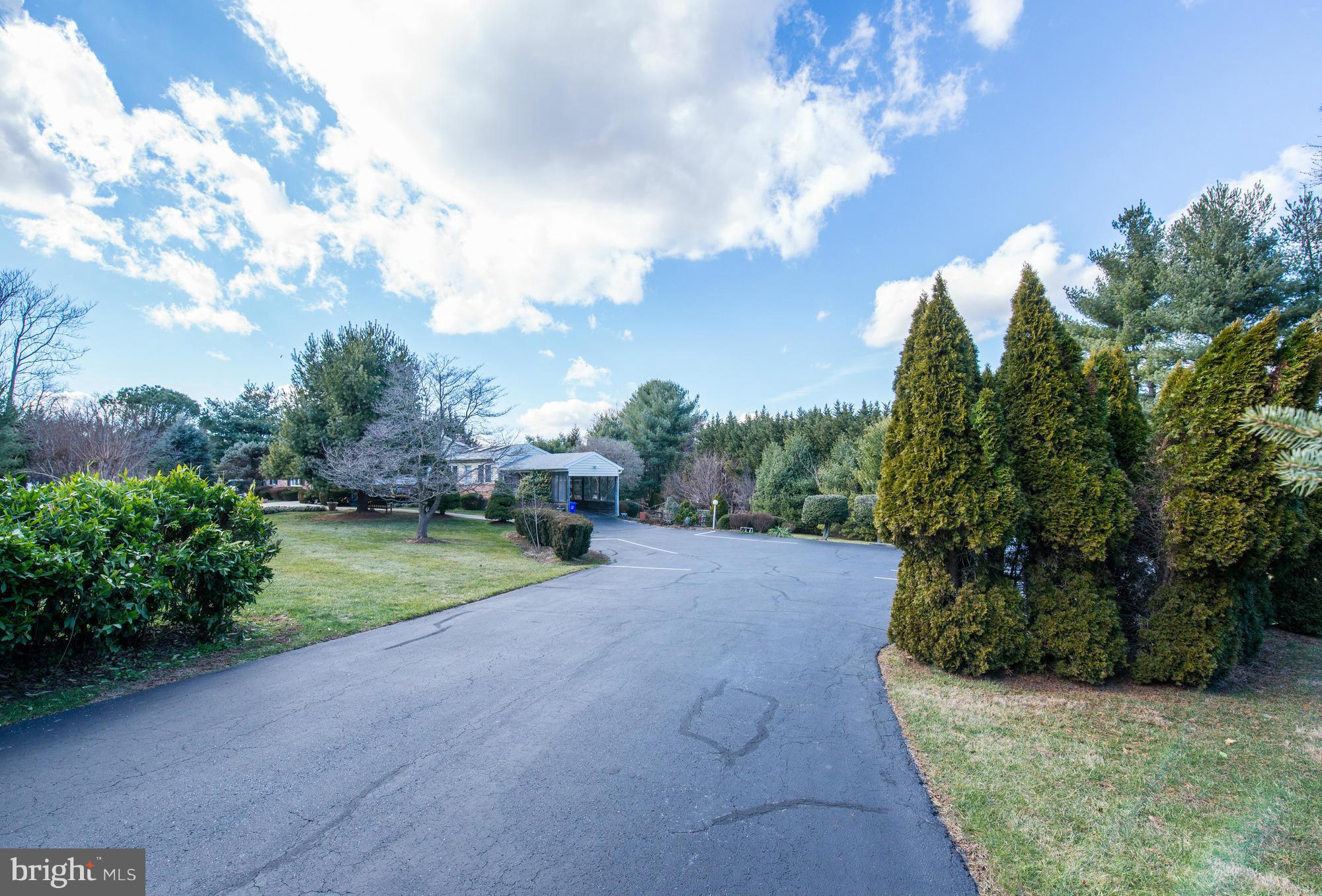 13901 Darnestown Road Gaithersburg, MD 20878 - Photo 2 of 30 Driveway