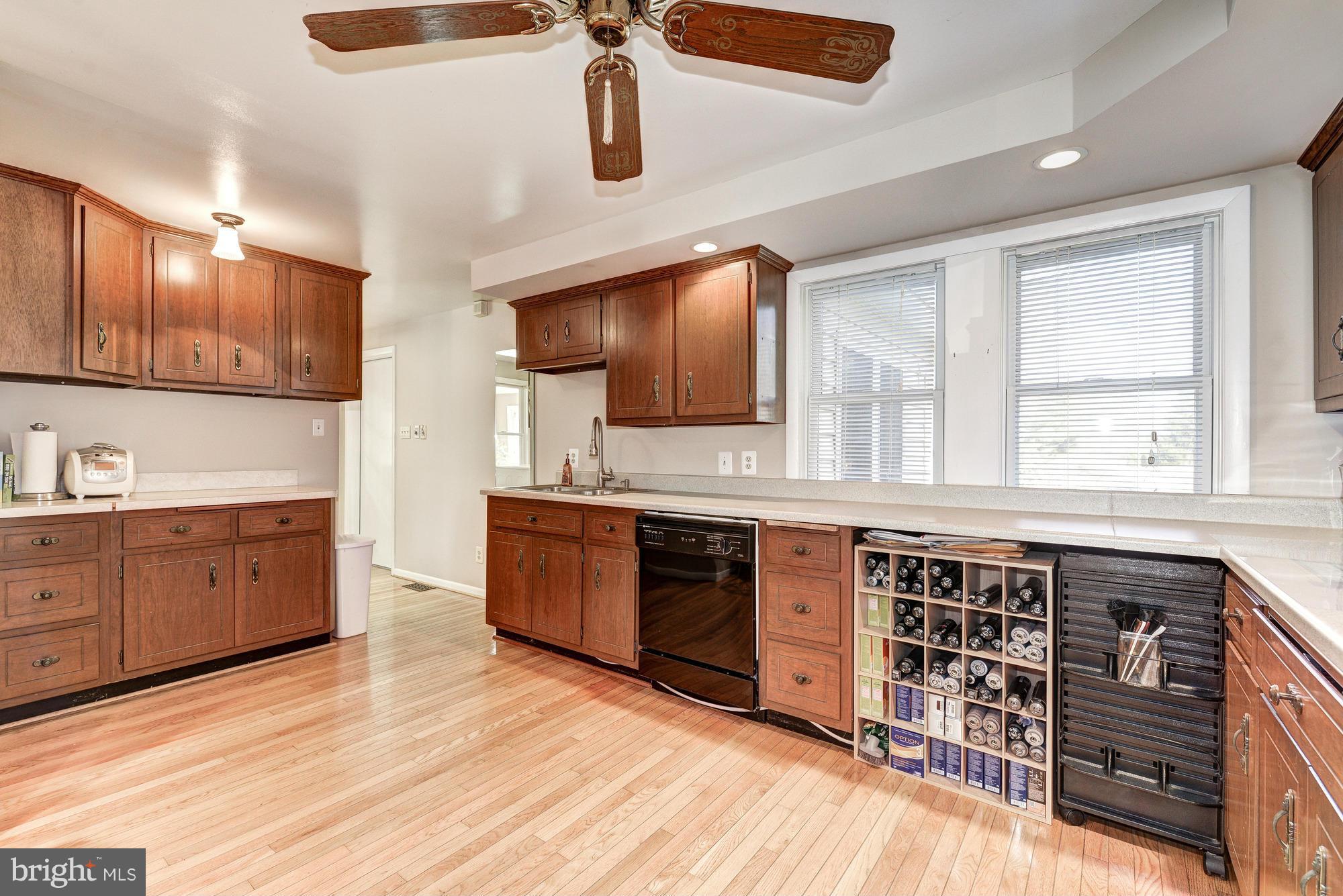 13901 Darnestown Road Gaithersburg, MD 20878 - Photo 20 of 30 Kitchen #1_main level