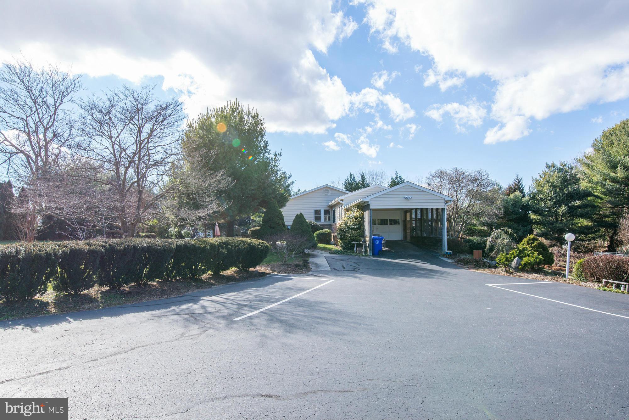 13901 Darnestown Road Gaithersburg, MD 20878 - Photo 3 of 30 Garage, Carport