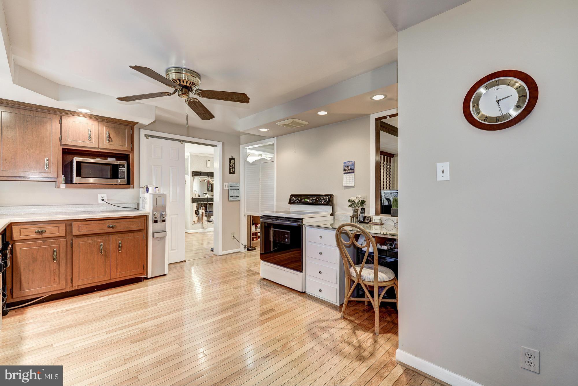 13901 Darnestown Road Gaithersburg, MD 20878 - Photo 21 of 30 Open Kitchen #1_main level