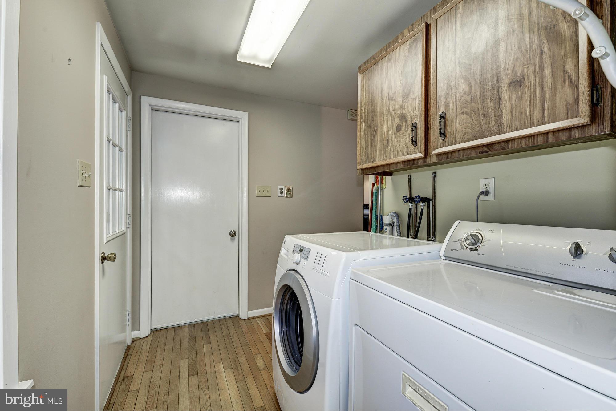 13901 Darnestown Road Gaithersburg, MD 20878 - Photo 24 of 30 Laundry Room/Mudroom_main level