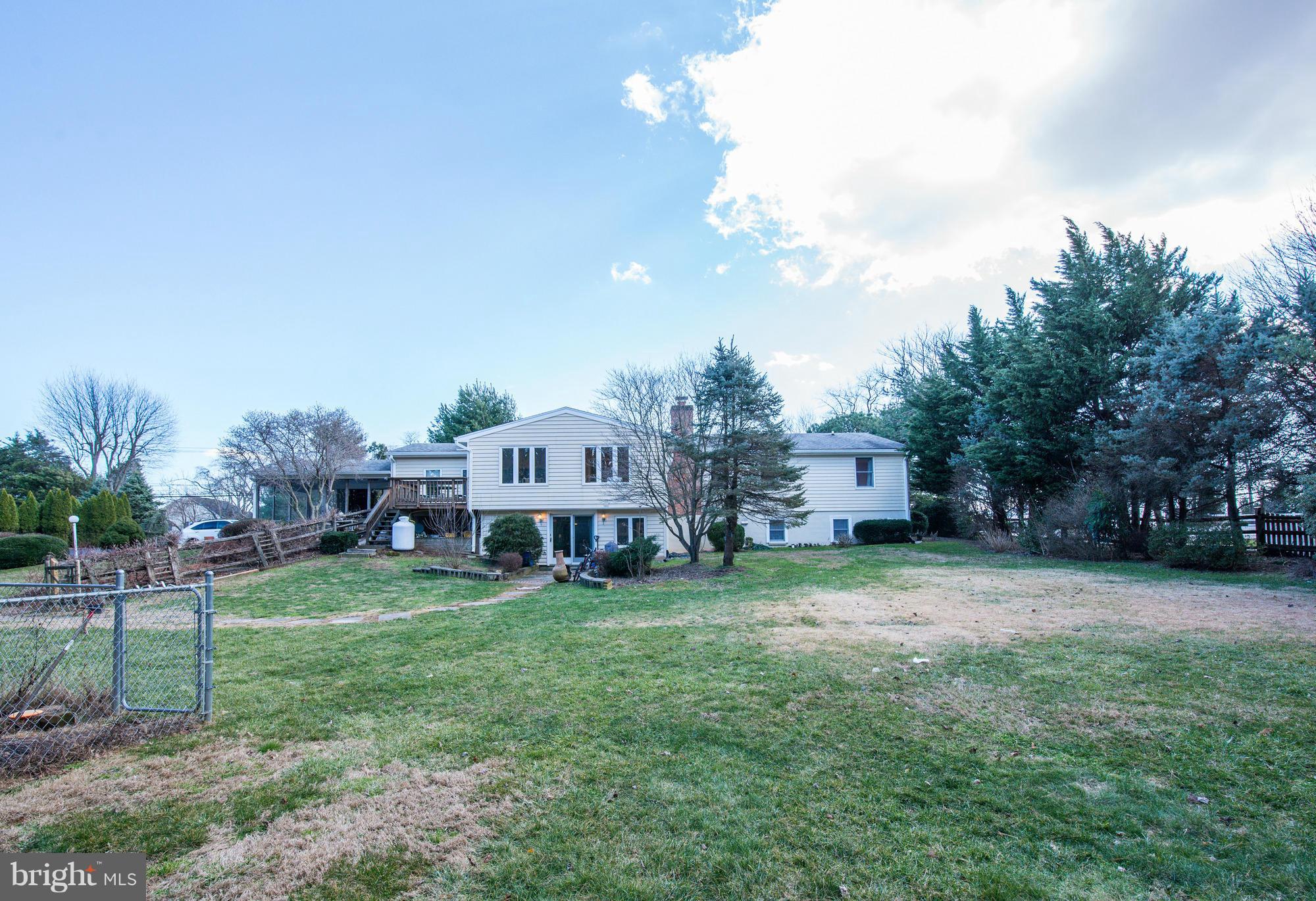 13901 Darnestown Road Gaithersburg, MD 20878 - Photo 30 of 30 Exterior (Rear) over 1 acre!