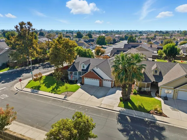 $499,999 | 1109 West Cinnamon Avenue, Hanford, CA 93230