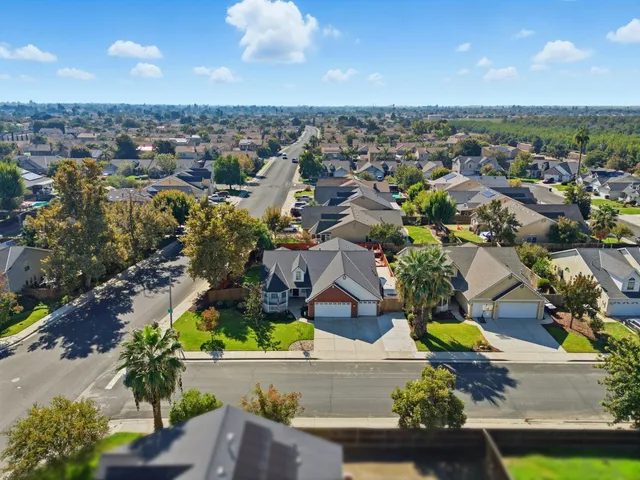 $499,999 | 1109 West Cinnamon Avenue, Hanford, CA 93230