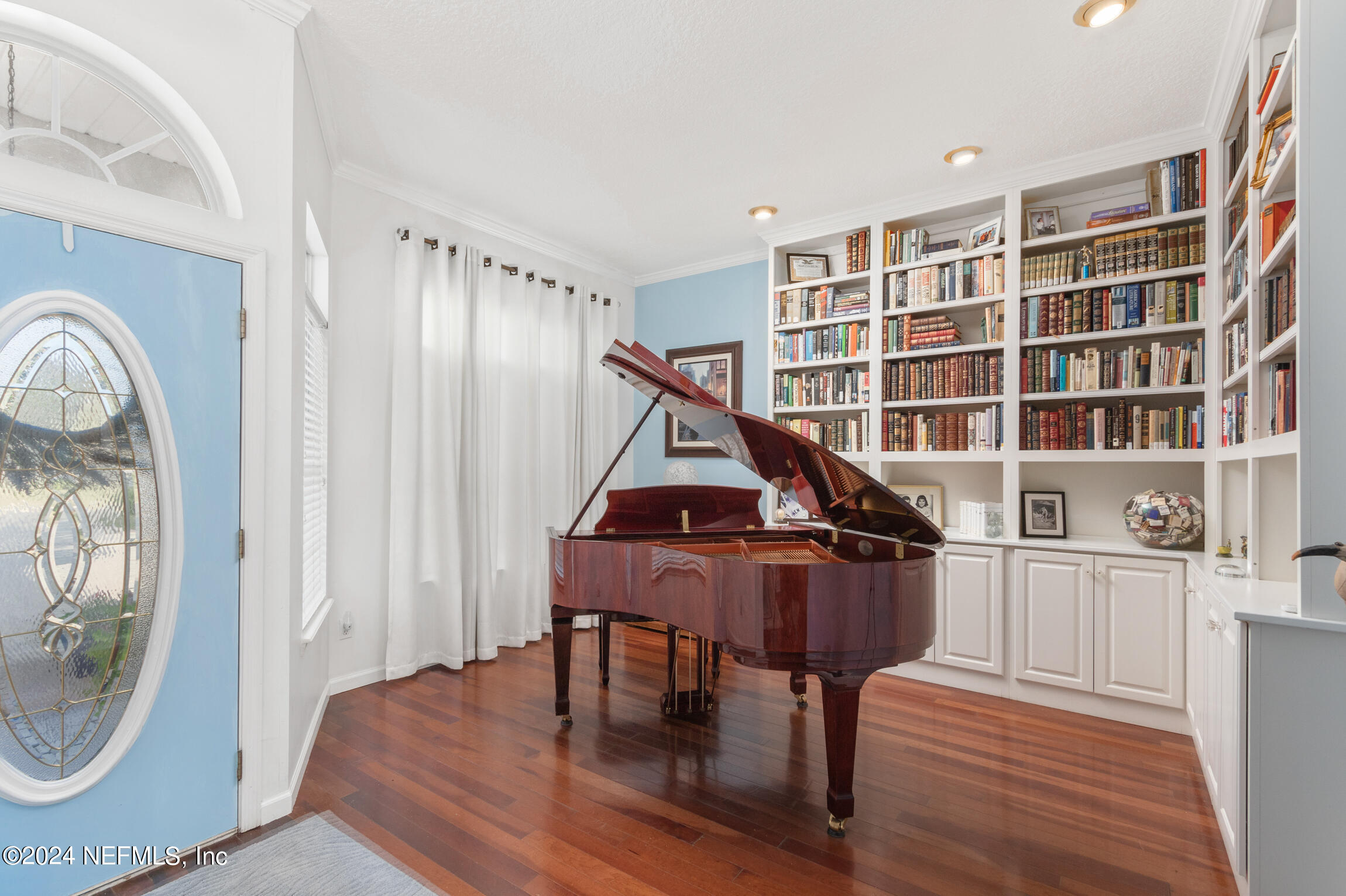 137 South Beach Drive St. Augustine, FL 32084 - Photo 3 of 41 a room with furniture and wooden floor
