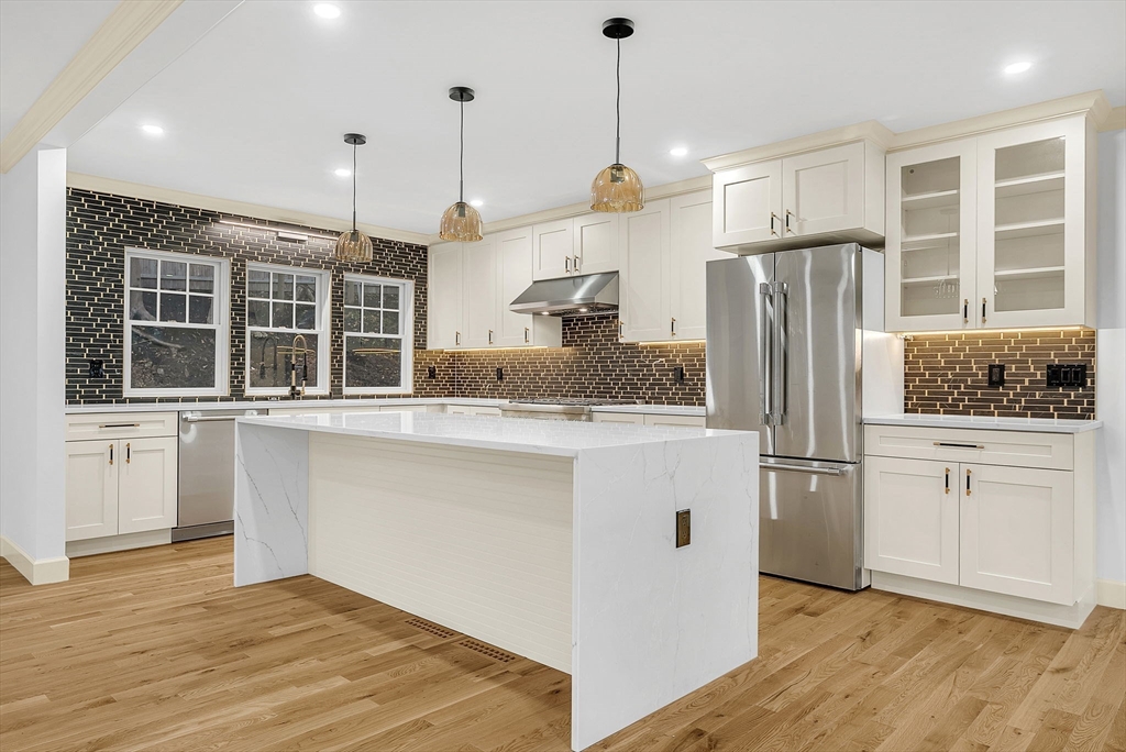 25 Shaw Road Wellesley, MA 02481 - Photo 4 of 28