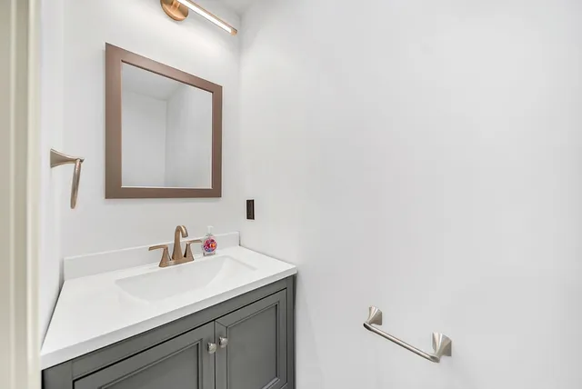 $1,995,000 | 25 Shaw Road, Wellesley, MA 02481