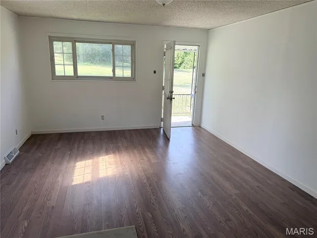 $235,000 | 19 Shumate Avenue, Maryland Heights, MO 63043