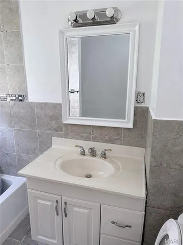 $235,000 | 19 Shumate Avenue, Maryland Heights, MO 63043