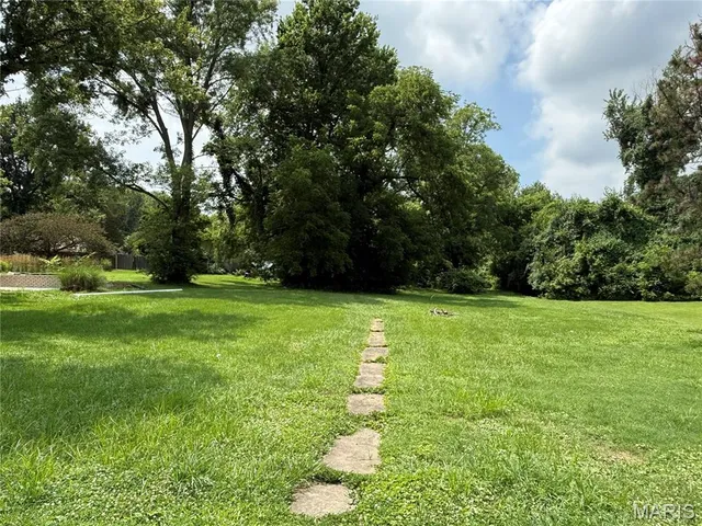 $235,000 | 19 Shumate Avenue, Maryland Heights, MO 63043