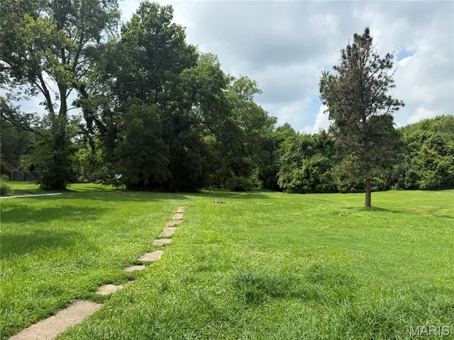 $235,000 | 19 Shumate Avenue, Maryland Heights, MO 63043