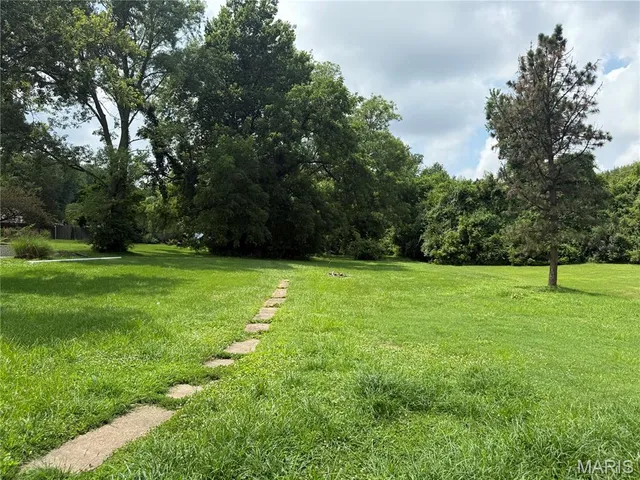 $235,000 | 19 Shumate Avenue, Maryland Heights, MO 63043