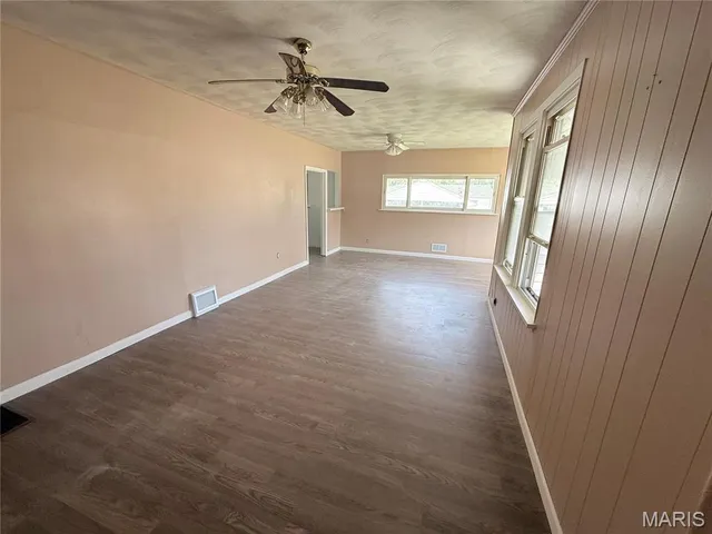 $235,000 | 19 Shumate Avenue, Maryland Heights, MO 63043