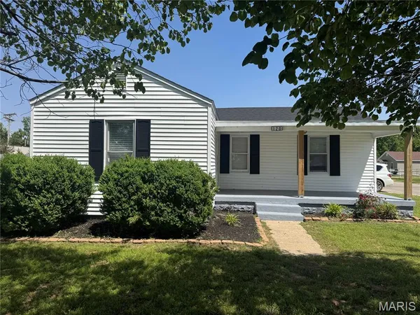 $135,000 | 120 Broadway Street, Sikeston, MO 63801
