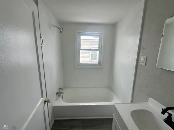 $72,500 | 2415 East 9th Street, Anderson, IN 46012