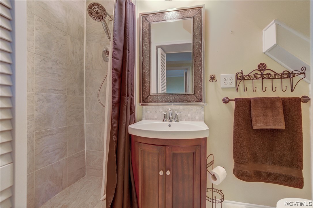 810 Jordan Point Road Hopewell, VA 23860 - Photo 44 of 50 3rd Bedroom private bath