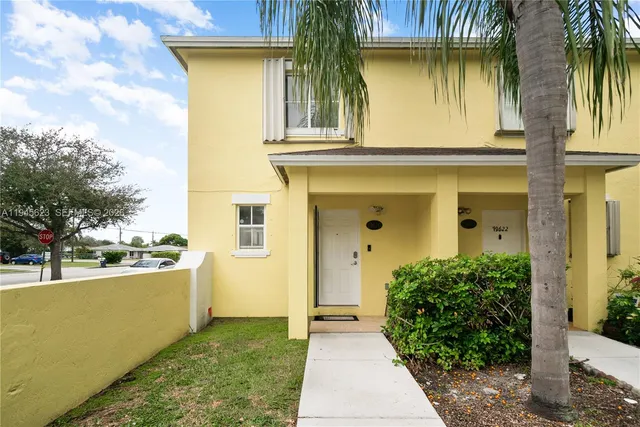 $379,000 | 19620 Southwest 103rd Court, Unit 11, Cutler Bay, FL 33157