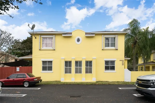 $379,000 | 19620 Southwest 103rd Court, Unit 11, Cutler Bay, FL 33157