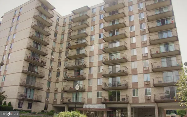 $2,400 | 3245 Rio Drive, Unit 702, Falls Church, VA 22041