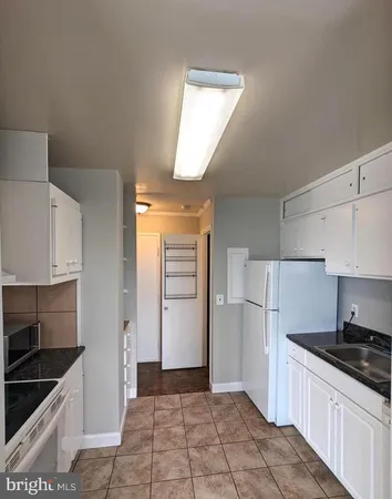 $2,400 | 3245 Rio Drive, Unit 702, Falls Church, VA 22041