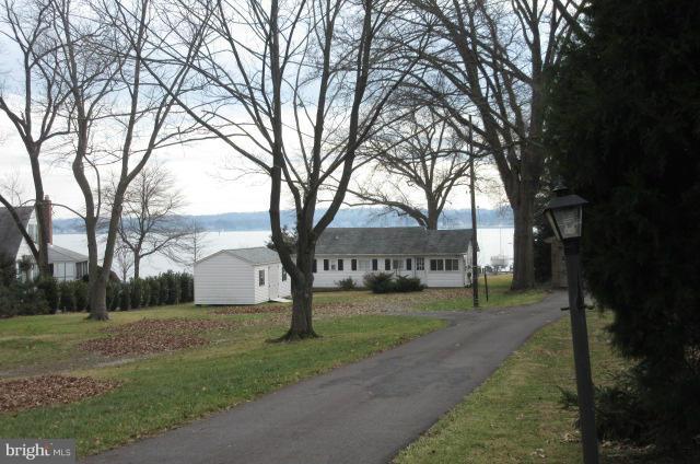 365 North Ferry Point Road Pasadena, MD 21122 - Photo 4 of 21 Exterior (Rear)