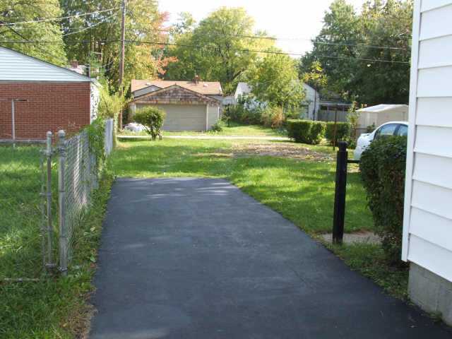 3016 Howey Road Columbus, OH 43224 - Photo 3 of 5