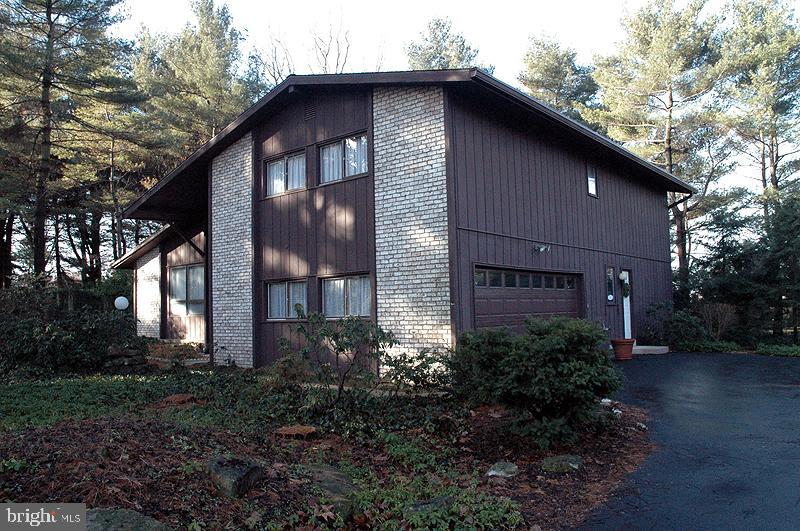 2792 Old Orchard Road Lancaster, PA 17601 - Photo 3 of 11