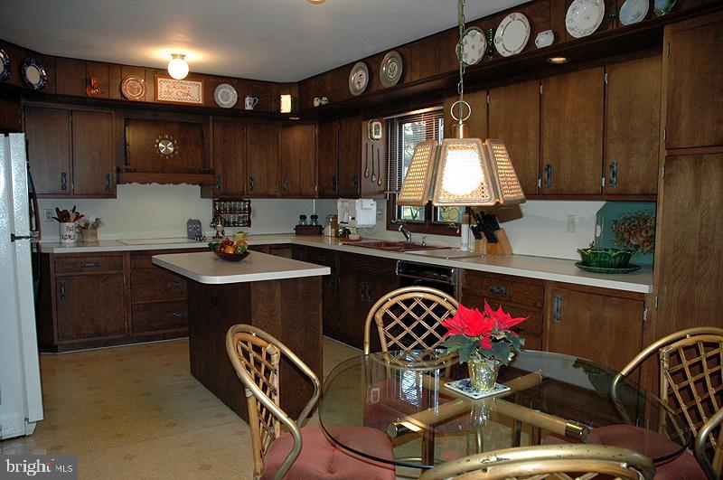 2792 Old Orchard Road Lancaster, PA 17601 - Photo 4 of 11